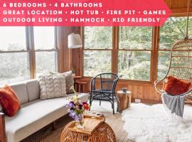 Hotel Photo: Spacious Luxury Mountaintop Estate, Views, Hot Tub, Game Room