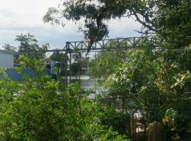 Fotos de Hotel: Adorable 2-bedroom stay with Balcony