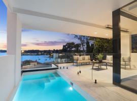 Hotel Foto: Luxury Waterside Home