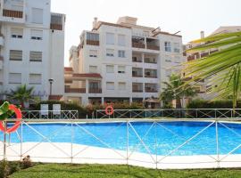 호텔 사진: 2BDR Sunny apartment with pool and private parking in Benalmádena