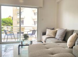 Hotel Photo: Phaedrus Living Down Town Flat Nestoras 301