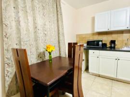 Hotel Photo: Hallandale Beach Motel with Free Parking and Full Kitchen !