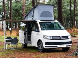 Фотографія готелю: Cookies Campers Dublin - Small Campervan