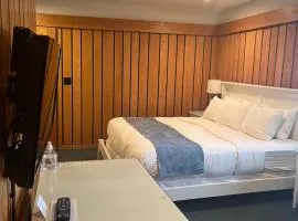 The Leland Lodge