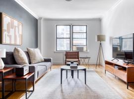 Hotel Foto: Swanky 1BR in Central Chelsea w Garden NYC-205