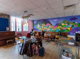 Fotos de Hotel: Hostelle - women only hostel London