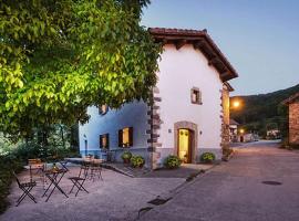 Ekolanda, Hotel in Esnoz