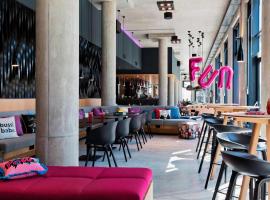 होटल की एक तस्वीर: MOXY Vienna Airport