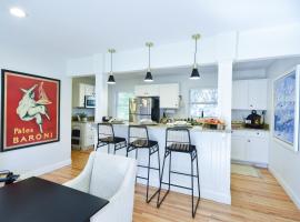 Hotel Photo: Cheerful 3-bedroom house with home office and gym