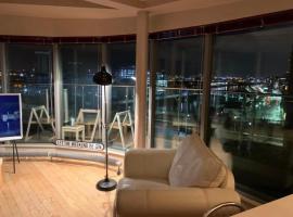Hotel foto: Designer Penthouse with Riverviews - G1 Glasgow City Centre, 3 Bedrooms, 2 Bathrooms, 1 Living room / Kitchen. Full Floor, Wrap Around Terrace, Panoramic Views, Off Central Station / Buchanan Street