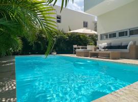 מלון צילום: Stylish Luxury San Juan Lakes Villa in Gated Community in Downtown Punta Cana With Private Pool