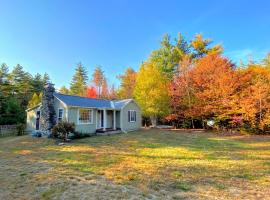 Фотография гостиницы: GC Adorable home 20 minutes from CannonFranconia Notch Fire Pit wifi laundry Pet friendly