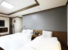 BOLTON Hotel