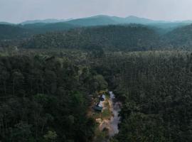 Byrahalli Bliss riverside camping, ξενοδοχείο σε Sakleshpur