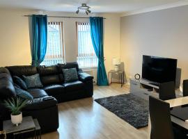 A picture of the hotel: Spacious, modern 3 bedroom luxury flat in centre location