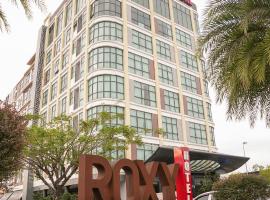 Roxy Hotel & Apartments, hotel in Kuching