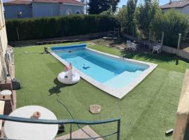 Hotel foto: Villa piscine, jardin et tranquillité