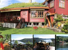 A picture of the hotel: Fjordside Lodge