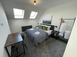 Hotel Photo: Brand New High Spec House with Parking & Wi-Fi By Home Away From Home
