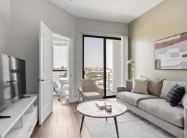 Фотография гостиницы: North Hollywood 1BR w Gym Pool Roof nr Metro LAX-853