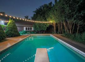 รูปภาพของโรงแรม: Modern Rustic Guest Suite w/ Gym&Pool Near Toronto