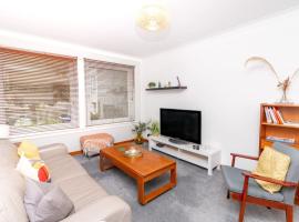 Hotel Photo: 'Sunset View' Eclectic & Stylish One Bed Apartment (3 guests)
