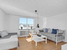 Hotel fotografie: Beautiful Apartment In Hirtshals With Kitchen