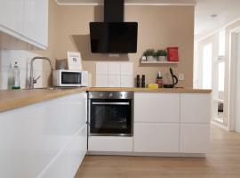 Hotel Photo: Nature Closeby:Stunning View w/ kitchen. Sleeps 5!