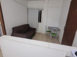 Espaçosa kitnet em itapua 10 min da praia., ξενοδοχείο σε Vila Velha