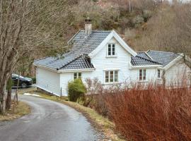 Hotel fotoğraf: 3 Bedroom Stunning Home In Blomsterdalen