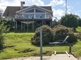 Hotel Foto: Awesome Home In Uddevalla With Jacuzzi, Wifi And 3 Bedrooms