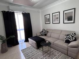Foto do Hotel: Cosy two bedroom apartment.