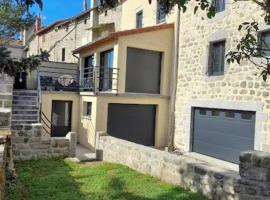 Hotelfotos: Maison centre de Saugues avec terrasse et terrain