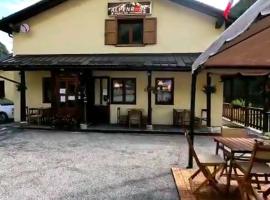 Hotel kuvat: Rifugio Alpenrose