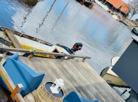 Hotel Photo: Woonboot 4 Harderwijk