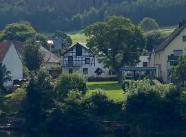 Hotel Foto: Exklusive, kernsanierte Ferienwohnung am Rursee