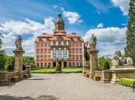 Hotel Przy Oślej Bramie - Zamek Książ, hotel in Wałbrzych