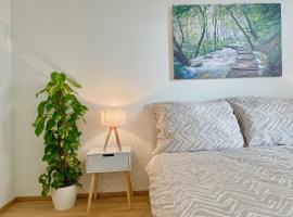 Hotel Photo: 55m2 Modern Flat with Balcony