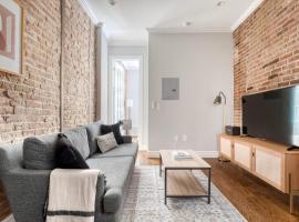 होटल की एक तस्वीर: East Village 1br w wd nr cafes NYC-1115