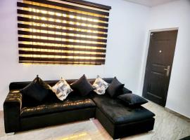 Lovely & Cute Condo - Close to Highway - Parking, hotel v destinaci Accra