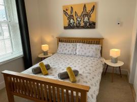 酒店照片: No 7 Quiet, two bedroom Ground Floor Flat in Tornagrain Great for early Airport departures or late flights