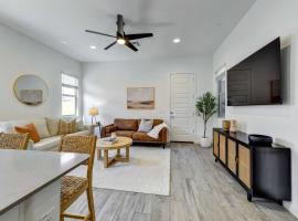 Hotel Photo: Queen Creek Casita with Patio Less Than 5 Mi to Olive Mill!