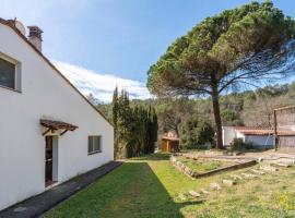 Hotel fotoğraf: Casa con piscina cerca de Girona