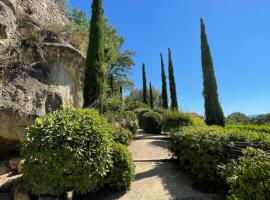 酒店照片: Maison avec piscine à Lacoste