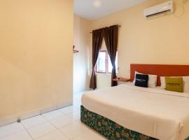 A picture of the hotel: Urbanview Hotel Syariah Residence Medan by RedDoorz