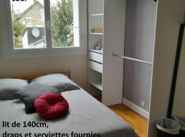 A picture of the hotel: chambre dans une colocation