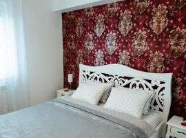 A picture of the hotel: Carla's Apart Palas-Hala Centrala 1 Bedroom, airport shuttle