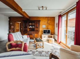 Hotel Photo: Spacious apartment with garage and balcony overlooking the mountains