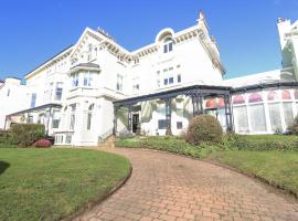 A picture of the hotel: Ismay Billiard Room Apartment - Titanic Interest