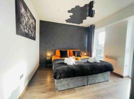 Hotel Photo: Central Luton apartment by Hostaguest